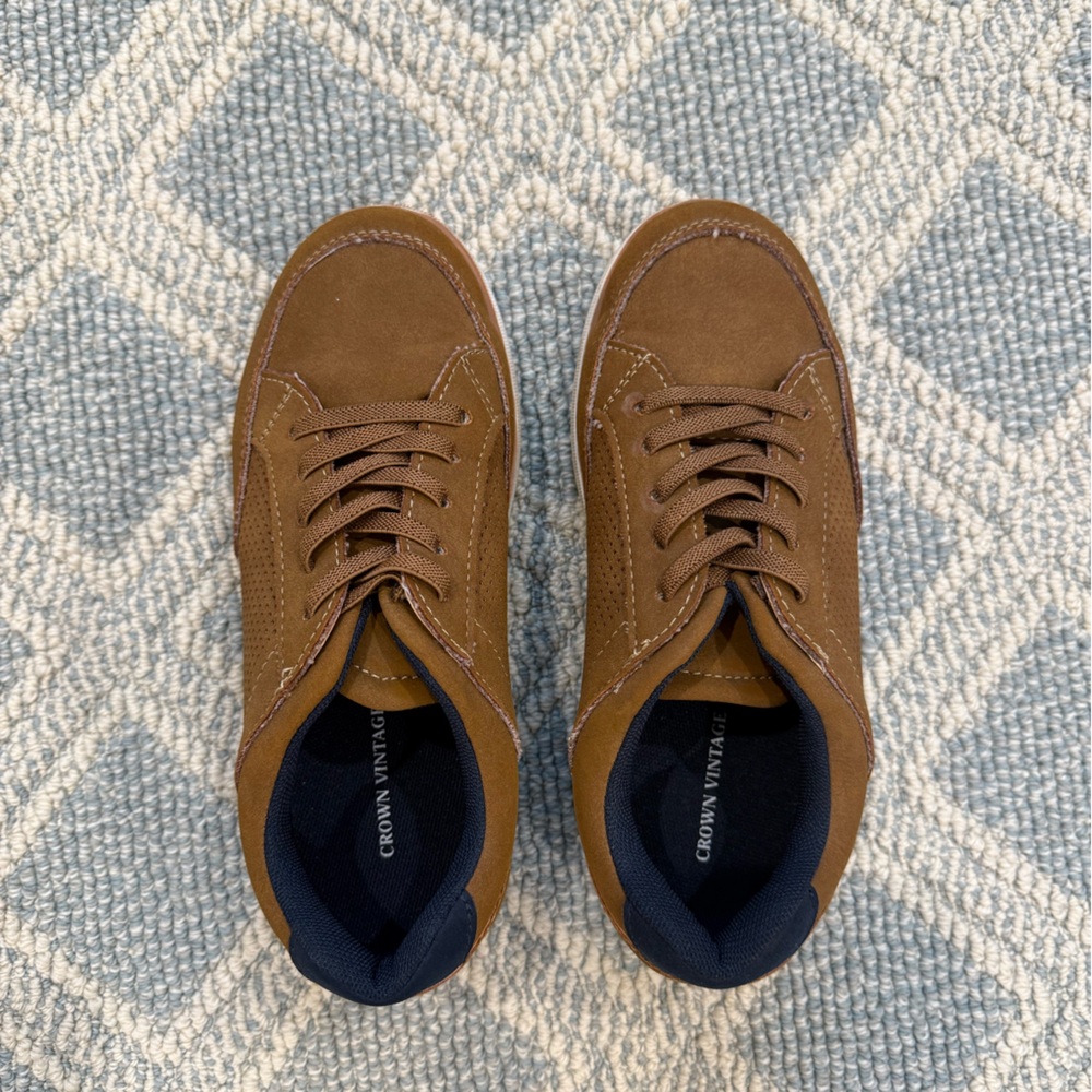 Boy Shoes. Crown Vintage. Size 2.